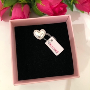 Anel coração liso com zirconias brancas