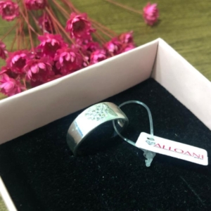 Anel Liso com Coracao Cravejado