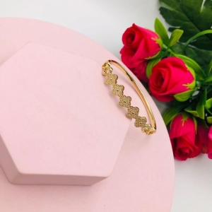 Bracelete Trevos Cravejado