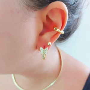 Brinco argola com borboleta cravejada de zirconias
