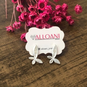 Brinco Borboleta com Pedras Brancas