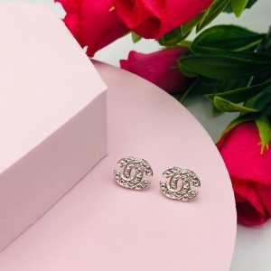 Brinco Chanel