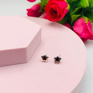 Brinco com pedra vinho