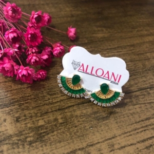 Brinco com pedras verde