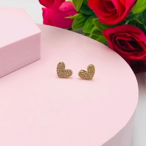 Brinco coração cravejado