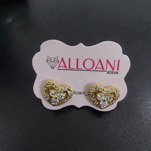 Brinco Coração Cravejado com 3 pedras no meio