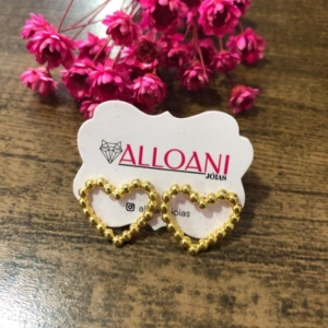 Brinco coração trabalhado