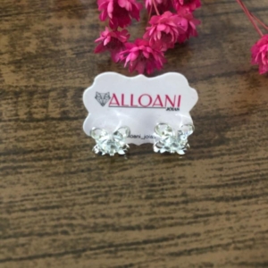 Brinco flor com pedra