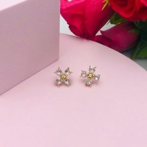 Brinco Flor com Pedras Cristal