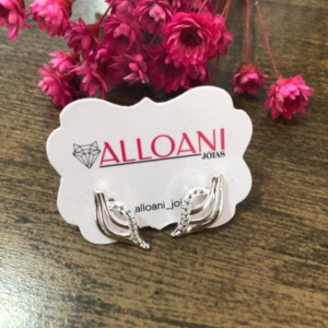 Brinco folha cravejado