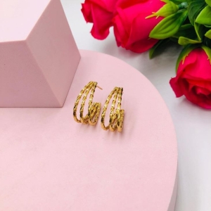 Brinco Meia Argola Três Fios