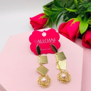 Brinco pendurado com pérola