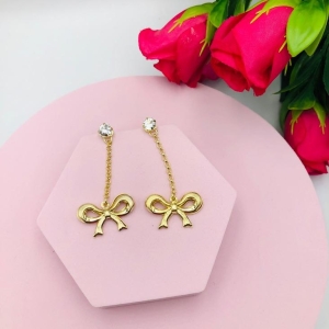 Brinco Pendurado com Ponto de Luz e Pingente Laço