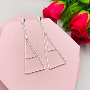 Brinco Pendurado Dois Triângulo