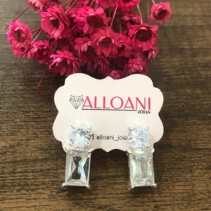 Brinco Ponto de Luz com Quadrado com Pedras