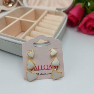 Brinco Trio de Corações Resinados Branco