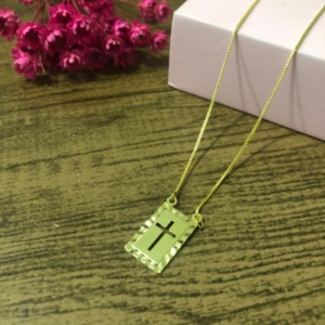 Colar corrente veneziana com plaquinha de cruz