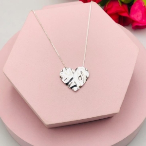 Colar Pingente Coração Amaçado