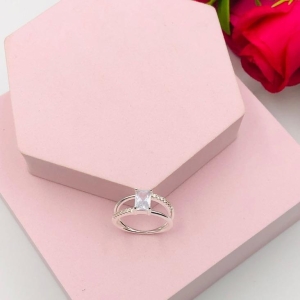 Anel com Pedra Retangular e Cravejado N15