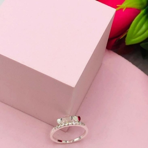 Anel Cravejado com Três Corações