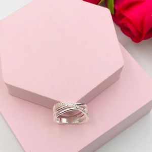 Anel de Três Linhas com uma Cravejado N18