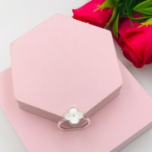 Anel de Trevo Diamantado N25