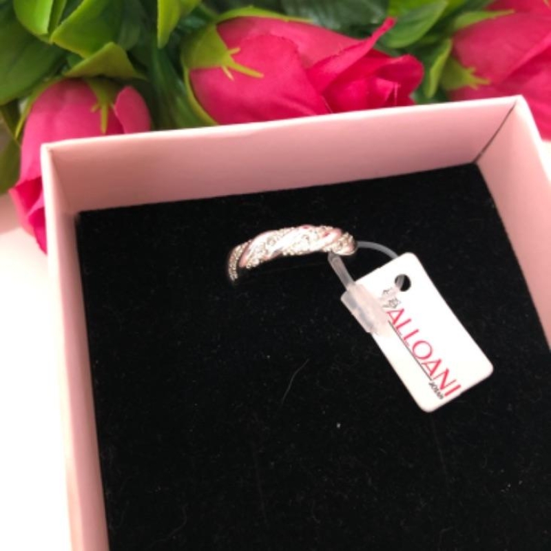 Anel com tiras cravejadas