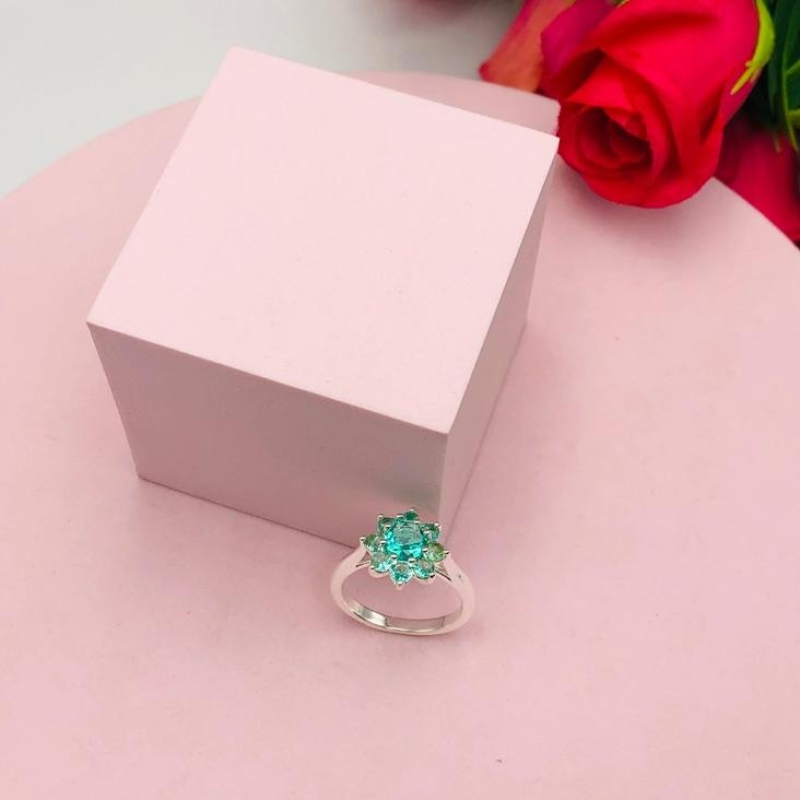 Anel Flor com Zirconias Verdes N 18