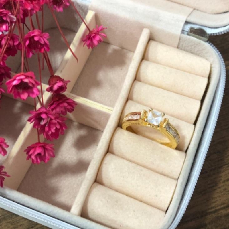 Anel Solitário Cravejado