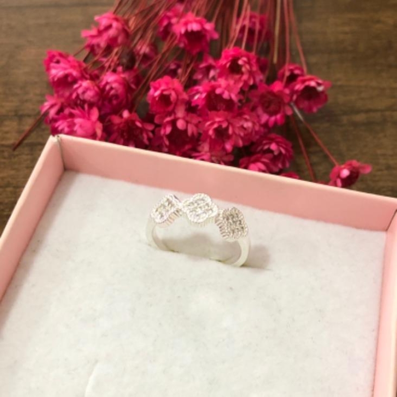 Anel Três Trevos Cravejados N 19