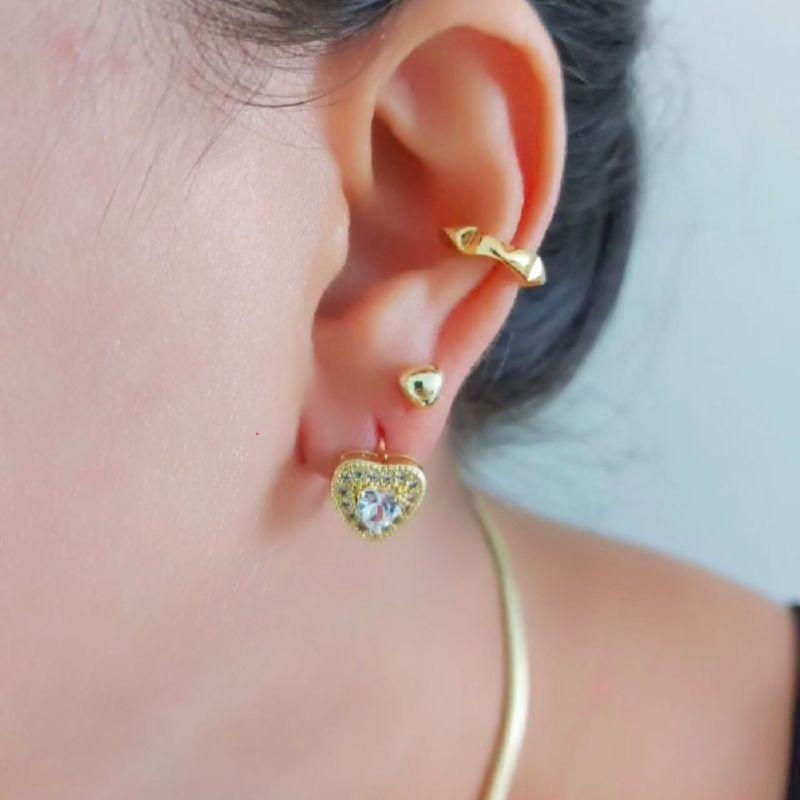 Brinco argola com coração cravejado