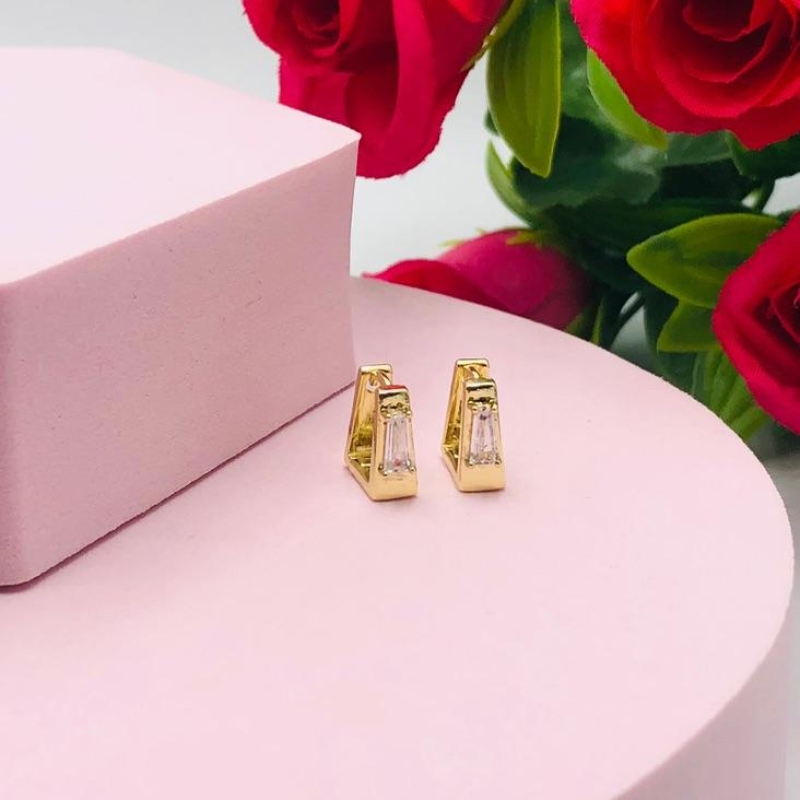 Brinco Argola Quadrada com Ponto de Luz P