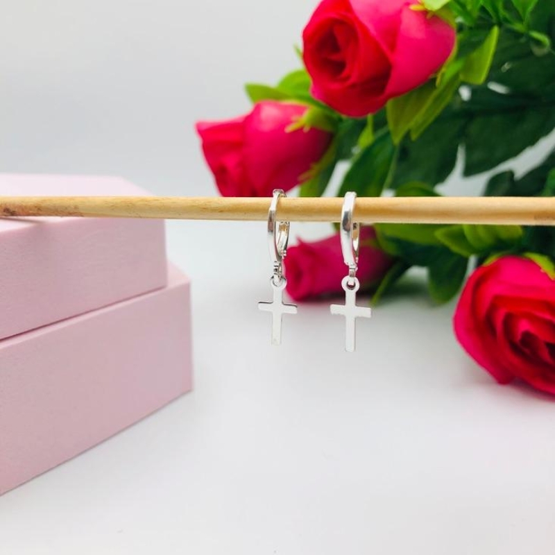 Brinco argolinha click Cruz