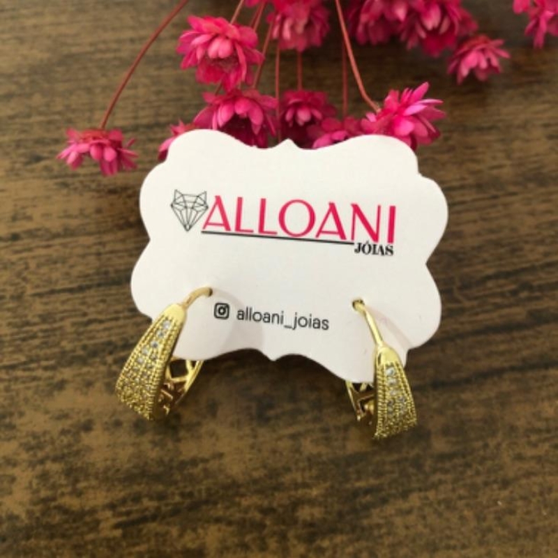 Brinco argolinha de click cravejada