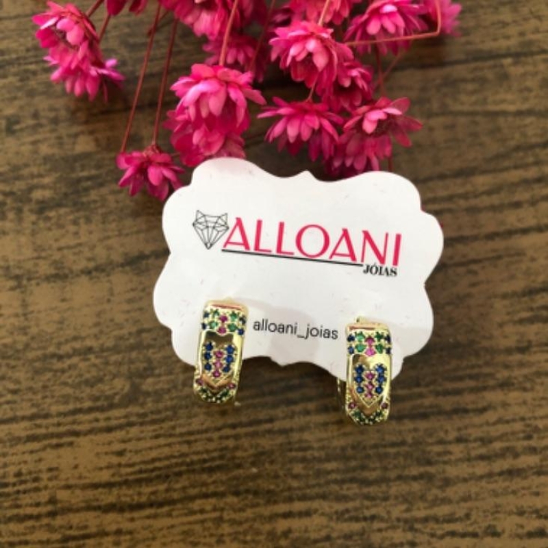 Brinco argolinha de click cravejada