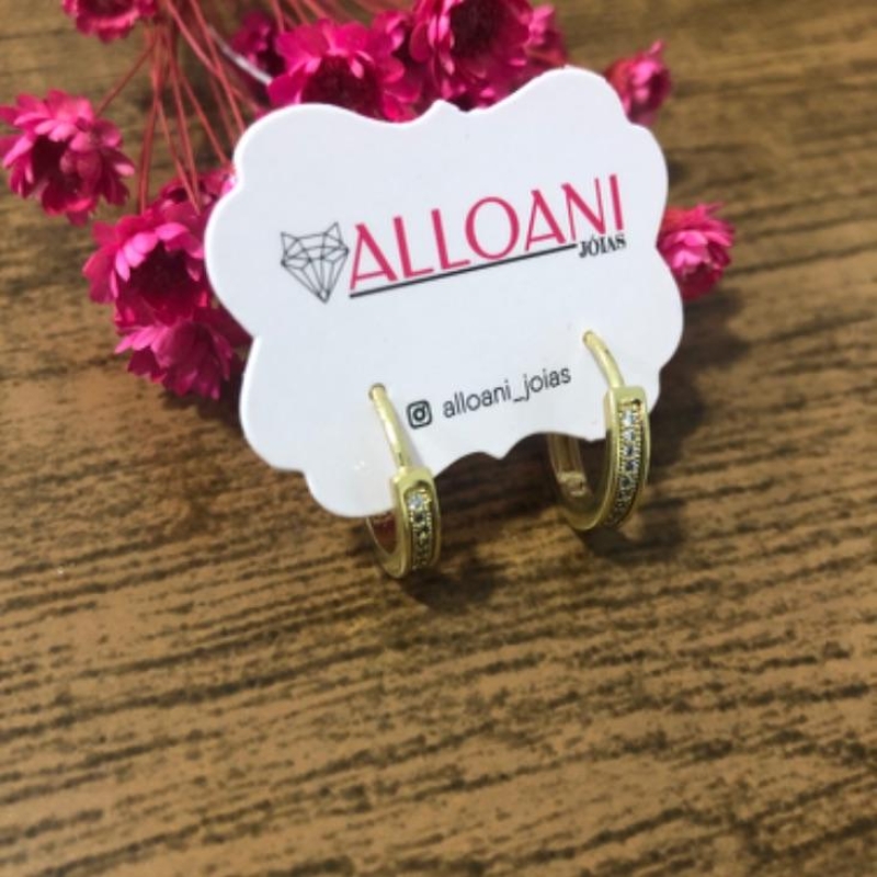 Brinco argolinha de click cravejada