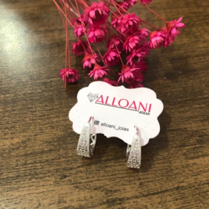 Brinco argolinha de click cravejado