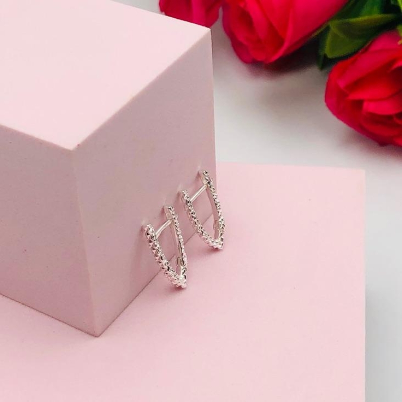 Brinco Argolinha em V