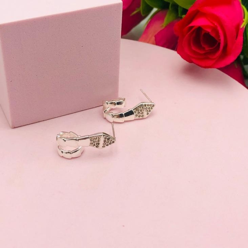 Brinco cobra cravejado