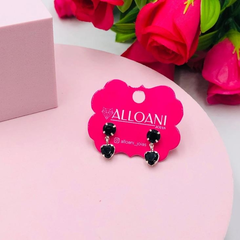 Brinco com bolinha e coração com pedra preta