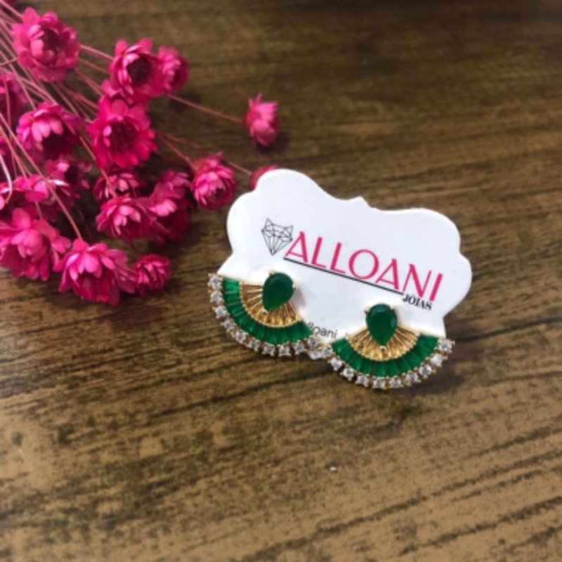 Brinco com pedras verde