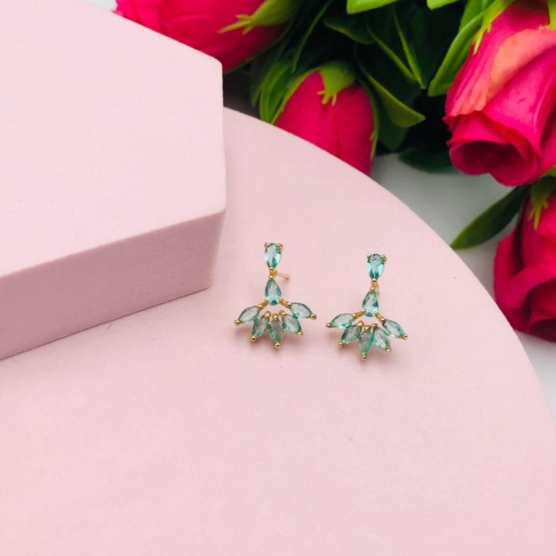 Brinco com pedras verdes