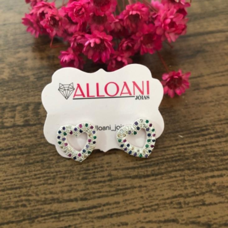 Brinco coração com zirconias coloridas