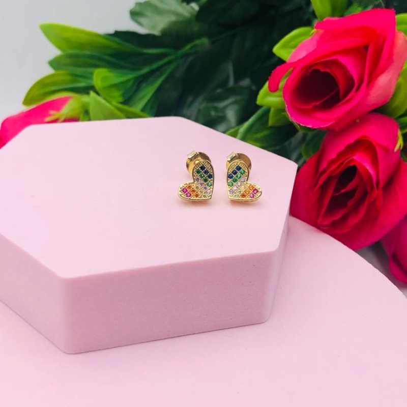 Brinco Coração Cravejado com Zircônias Colorida