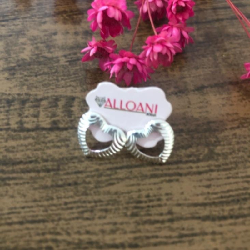 Brinco coração trabalhado