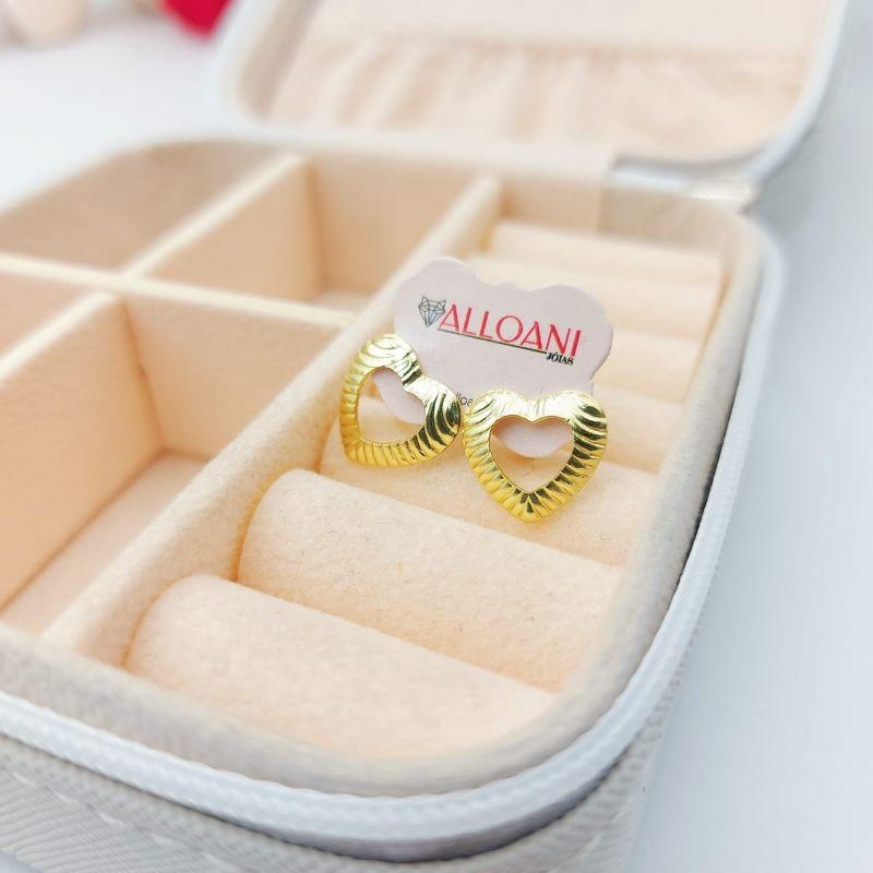 Brinco coração trabalhado