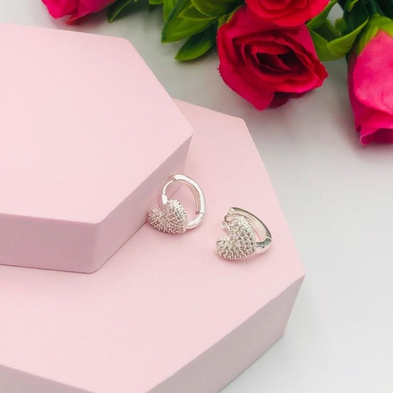 Brinco de Argola com Coração Cravejado