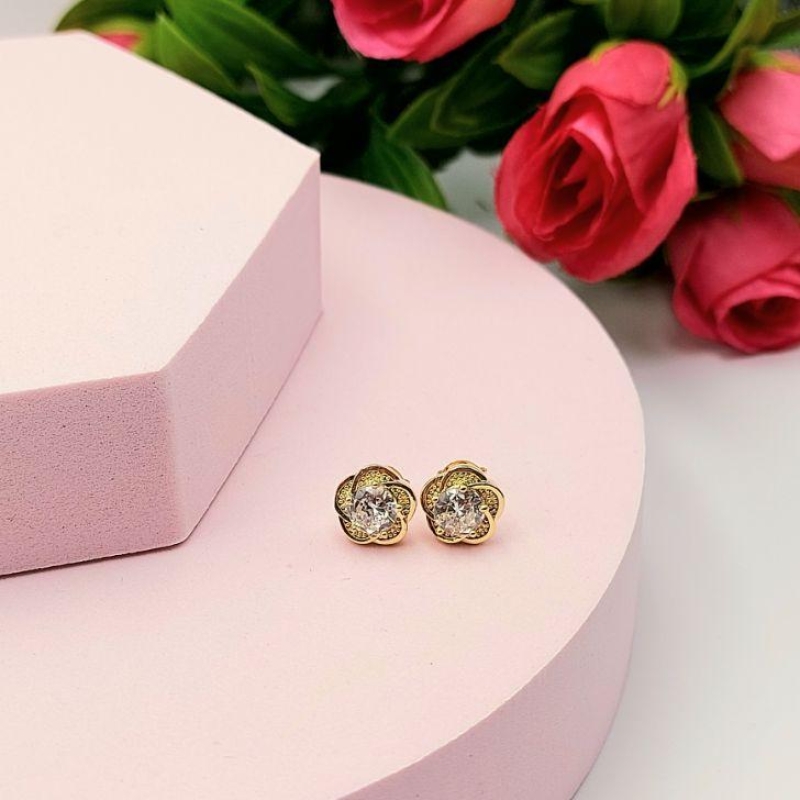 Brinco de Flor Com Zirconia no Meio