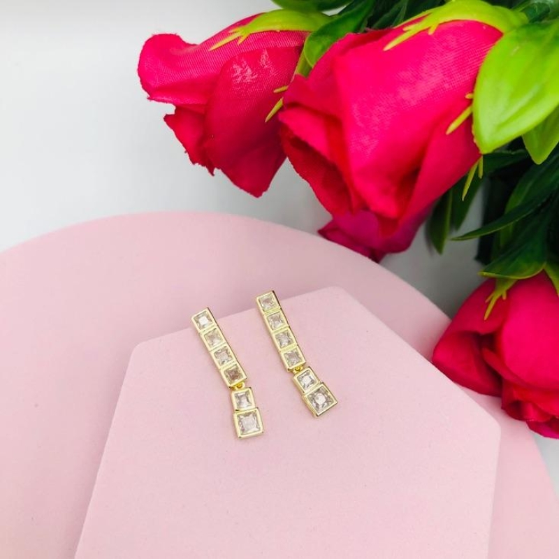 Brinco de Pedras Quadradas Penduradas