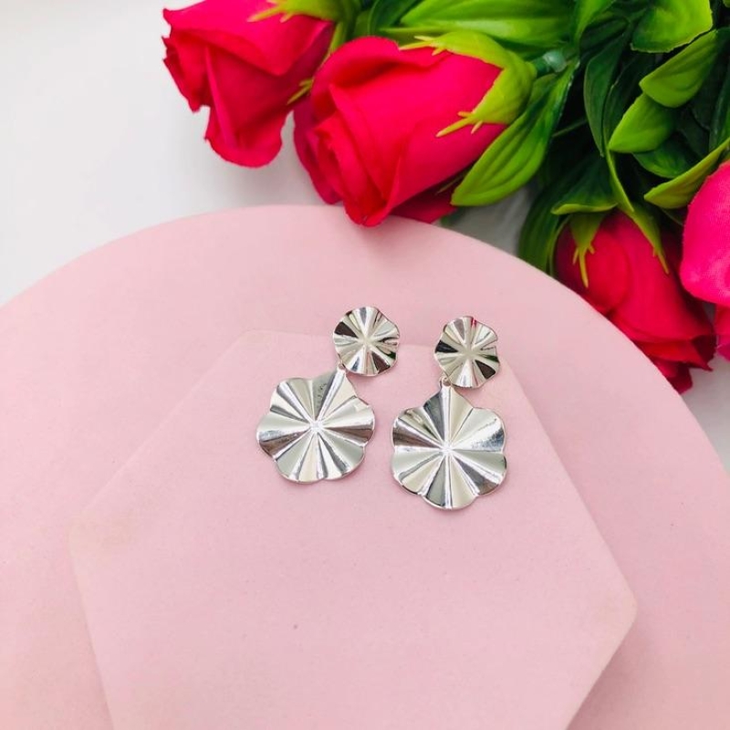 Brinco Duplo Flor Geométrico